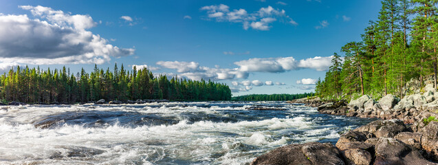 Stromschnellen am Vormfossen Fluss in Lappland - 760601805