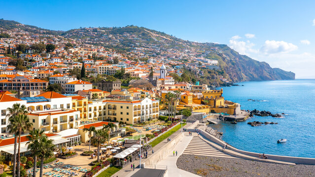 Fototapeta Panoramic view of the capital of Madeira island Funchal, Portugal