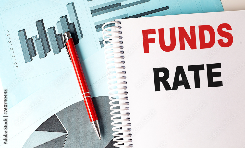 Aufkleber funds rate text on notebook on chart background