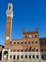 Obraz premium Le Palazzo Publicco sur la piazza del Campo à Sienne