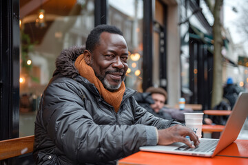 Obraz premium Man Working on Laptop at Table