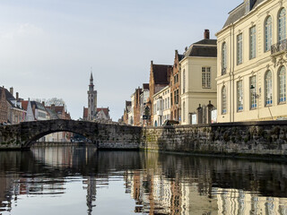 Fototapeta na wymiar Beautiful canal and traditional houses in the old town of Bruges -Brugge-, Belgium