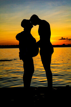 Gestante num por do sol