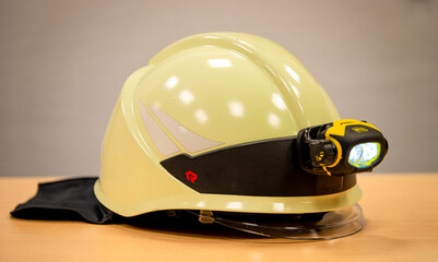 Feuerwehrhelm mit Lampe