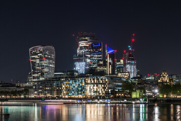Fototapeta na wymiar London landscape by night full of lights