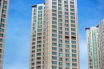 Fototapeta na wymiar Detail of the condominium building in the city