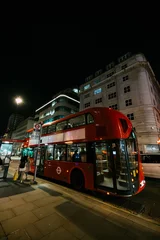 Papier Peint photo Bus rouge de Londres Famous red bus at station in london