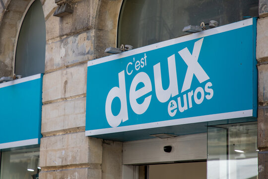 c'est deux euros logo brand and text sign on facade wall entrance shop facade market store low coast in France