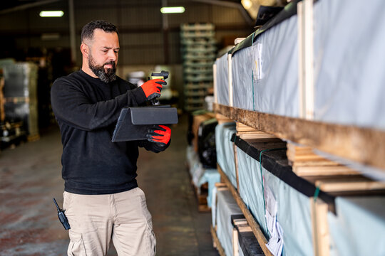 Mature dispatcher using tablet PC and scanning bar codes