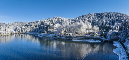 beautiful winter lake scenery in Lushan mountain - 761305851
