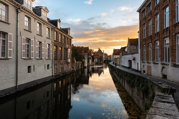 Fototapeta na wymiar The golden hour at sunrise in the historic center of Bruges, Belgium in early autumn