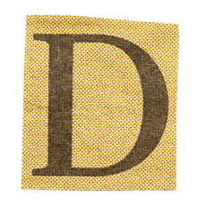 Buchstabe D einzeln aus Zeitung im Druck auf Papier, transparent freigestellt