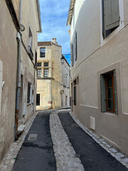 Fototapeta na wymiar Street in the village Loupian in southern France