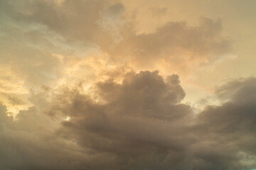 Fototapeta na wymiar 不安定な天気の雲