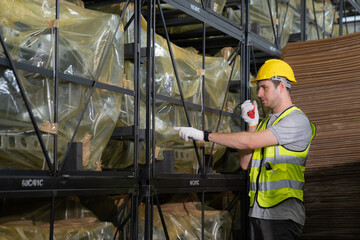Warehouse workers and managers check stock and inventory by using digital tablet computers in the retail warehouse full of shelves with goods. Working in logistics and distribution center. - 761471865