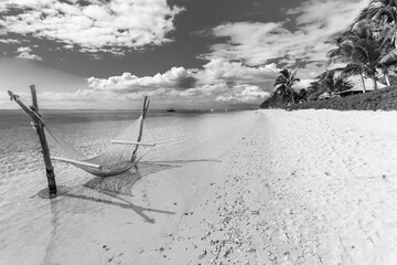 Hamac sur plage du Morne, île Maurice  - 761521087