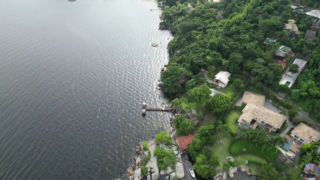 Standup Paddle Esportes Aqu&aacute;ticos Lagoa da Concei&ccedil;&atilde;o Ilha de Santa Catarina Leste Natureza exuberante Lazer ao ar livre Ecoturismo Beleza Natural Remo Passeios &Aacute;gua Diversidade Drone Brasil SC