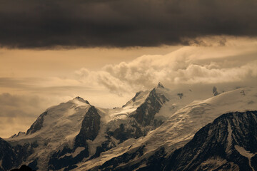 Mont Blanc dans les nuages