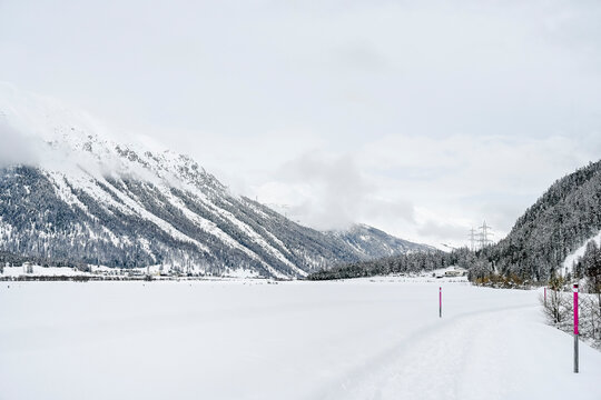Samedan, Wanderweg, Winterlandschaft, Flaz, Fluss, Oberengadin, Langlauf, Langlaufloipe, Inn, Inntal, Bever, Alpen, Graub&uuml;nden, Winter, Schweiz