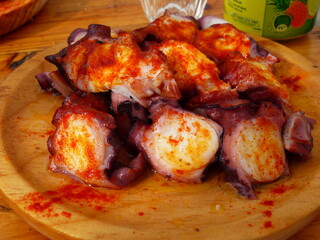 Poulpe à l'huile d'olive et au paprika