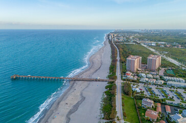 Fototapeta na wymiar aerial view of Florida beach and pier