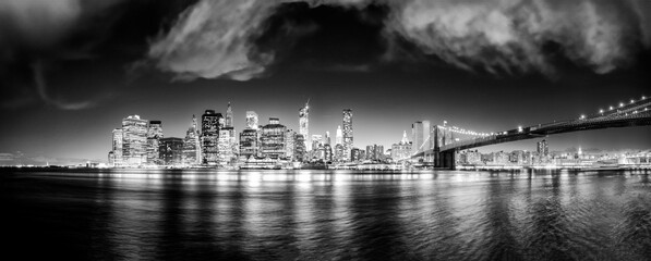 Downtown Manhattan night lights, panoramic view from Brooklyn Bridge Park - obrazy, fototapety, plakaty
