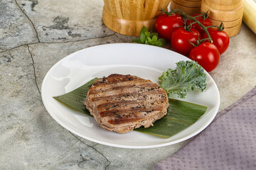Grilled tuna medallion in the plate
