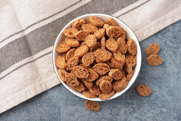 Rye croutons in ceramic bowl