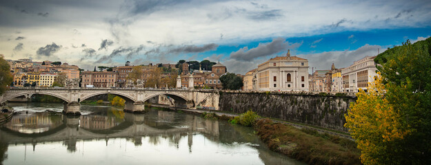 Ciudad europea de Roma en Italia cuna de civilización  - obrazy, fototapety, plakaty