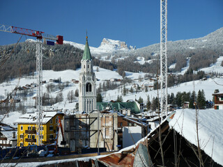 Rege Bautätigkeit im Skigebiet Cortina d'Ampezzo, Dolomiten, Südtirol, Italien