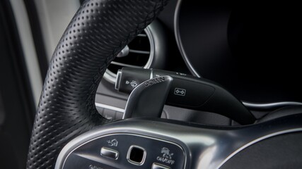 Naklejka premium Down shift paddle