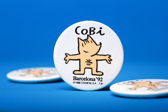 Chapa de Cobi, la mascota de los Juegos Ol&iacute;mpicos de Barcelona 92, dise&ntilde;ada por Javier Mariscal