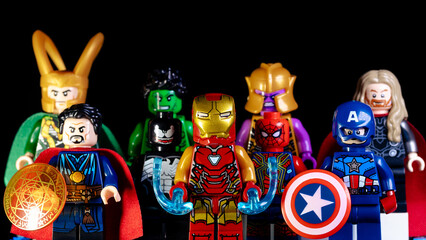 Obraz premium LEGO Marvel's Avengers. Doctor Strange, Iron Man, Captain America, Venom, Spider-Man, Loki, Hulk, Thanos and Thor on a black background