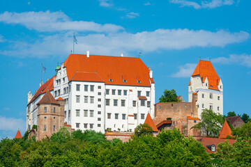 Burg Trausnitz in Landshut an einem Tag im Sommer - 761784216