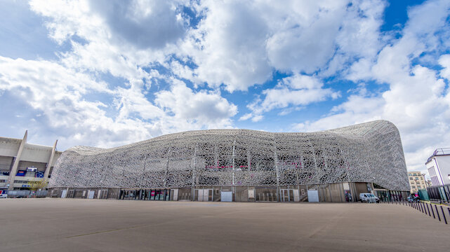 Paris, France - 18 mars 2024: Vue ext&eacute;rieure du stade Jean-Bouin, stade parisien r&eacute;nov&eacute; en 2013, situ&eacute; &agrave; c&ocirc;t&eacute; du Parc des Princes et h&eacute;bergeant le club de rugby du Stade Fran&ccedil;ais Paris