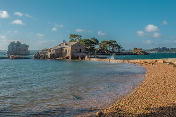 maison sur la plage de guerzido sur l'ile de brehat
