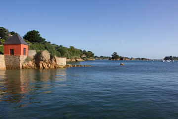 maison rouge sur l'ile de brehat