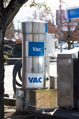 Automatic electrical power vacuum cleaner for vacuuming cars in a public place 