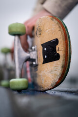 Skateboard im Skatepark