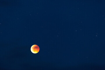 Lune rouge