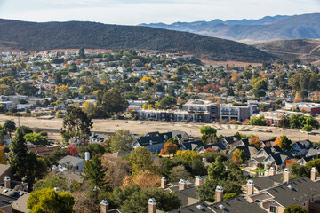 Fall foliage framed view of a neighborhood in downtown San Luis Obispo, California, USA. - obrazy, fototapety, plakaty