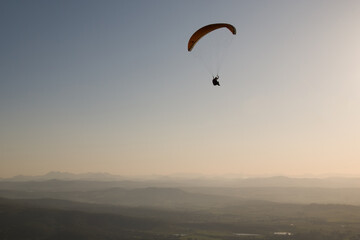Experience thrilling paragliding adventures at Mount Tamborine, SE Queensland! Soar above lush landscapes for an unforgettable aerial perspective