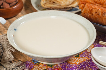 China traditional food - soy bean milk