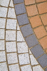 デザイン的な広場のタイル歩道