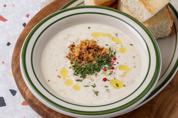 Cafe, coffee, egg, bacon, sandwich, toast, fruit, vegetable, clam chowder, soup, bread, cream, latte, sweet pumpkin, chalice, crumble, black sesame, latte, gingerblanc,