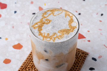 Cafe, coffee, egg, bacon, sandwich, toast, fruit, vegetable, clam chowder, soup, bread, cream, latte, sweet pumpkin, chalice, crumble, black sesame, latte, gingerblanc,