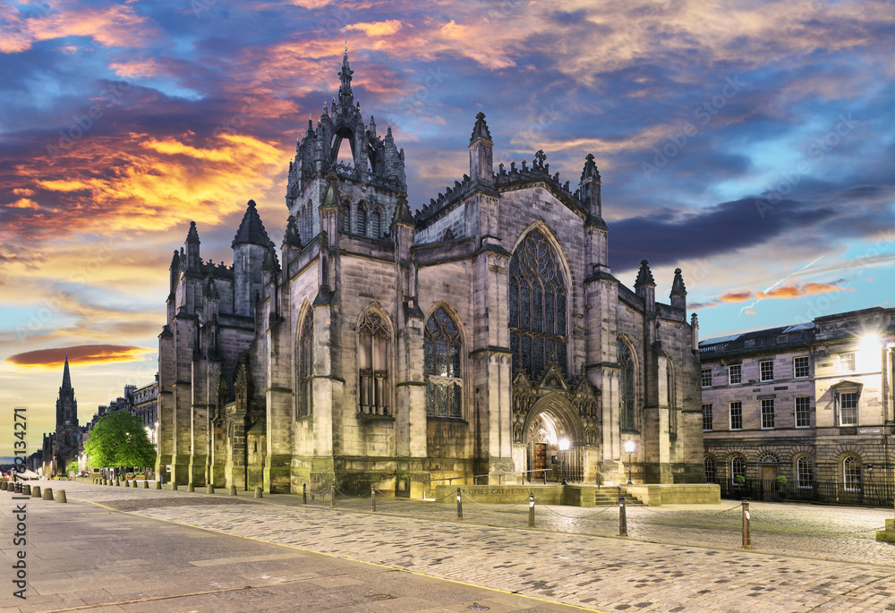 Sticker St Giles' Cathedral at night in Edinburgh, Scotland