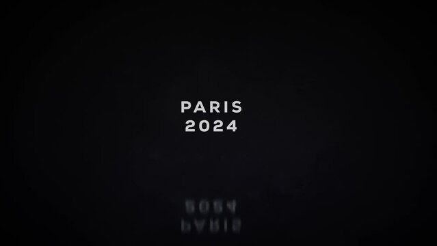 Paris 2024 - Animation de titre glitch et halo lumineux