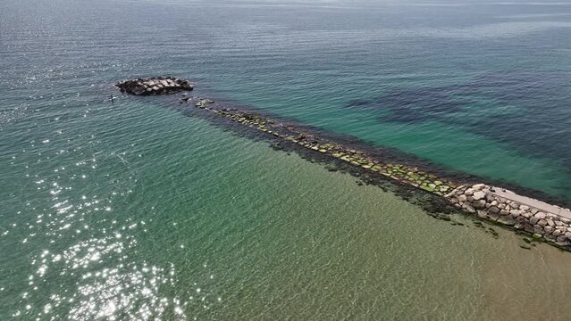 Espig&oacute;n de un puerto del mediterraneo