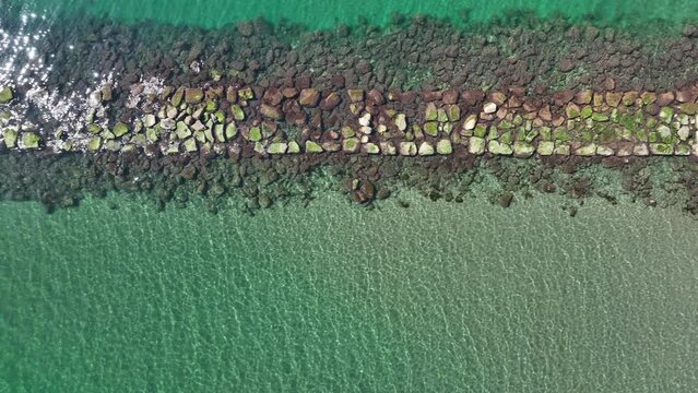 Espig&oacute;n de un puerto del mediterraneo